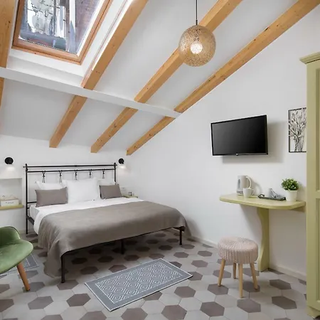 Noemi's شقة روفينج