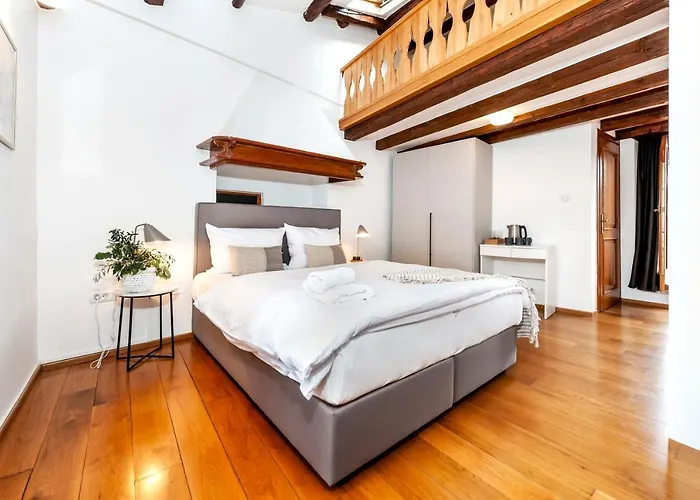 Noemi's * Ρόβινι