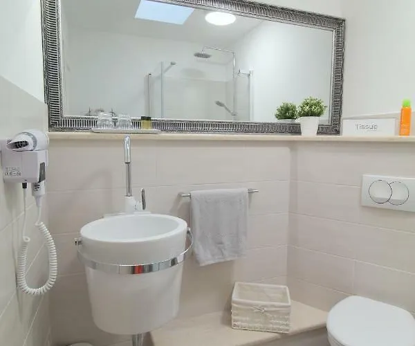 Noemi's Ρόβινι